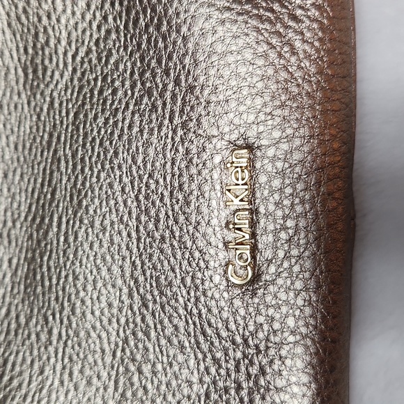 Calvin Klein Soft Gold Metalic Leather Crossbody Bag, New without Tags - Picture 2 of 10